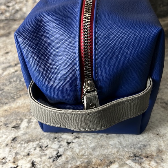 Rae Dunn Dizmos. travel / toiletry bag for men. New without tags - Picture 4 of 8